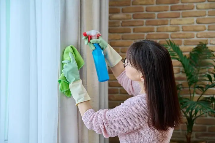 Mantener ventilación adecuada en espacios húmedos